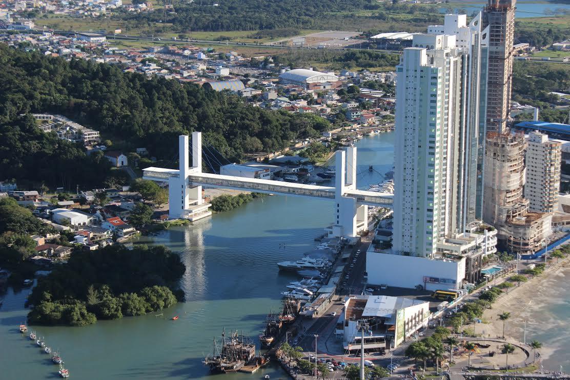 Balneário CamboriúApe Da Monicaアパートメント エクステリア 写真